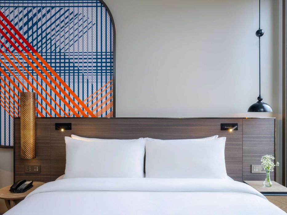 mercure bangkok surawong