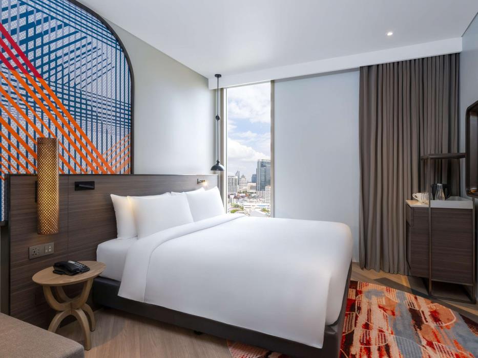 mercure bangkok surawong