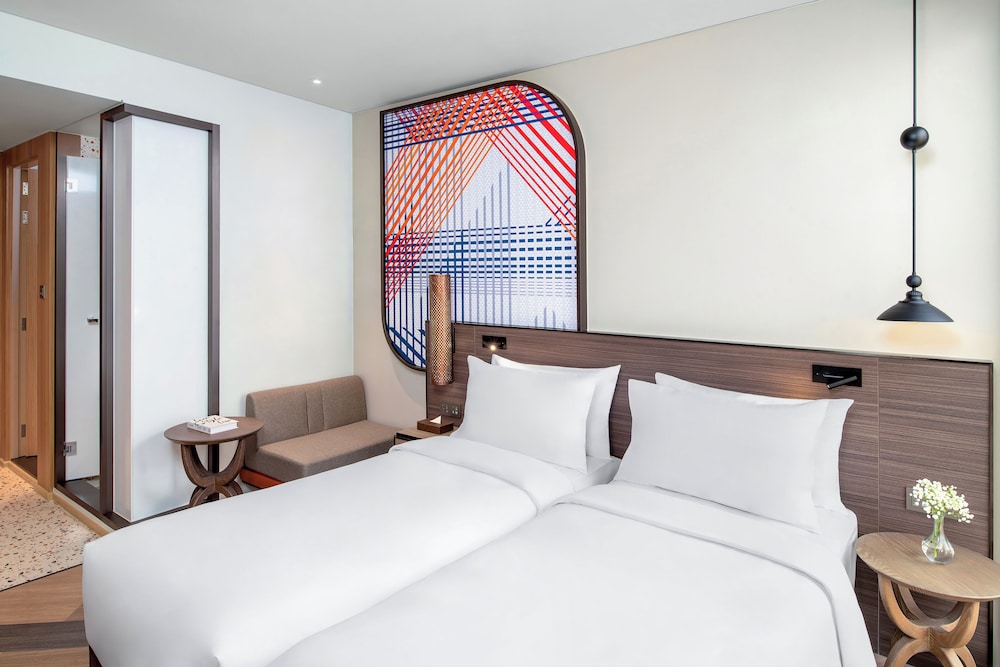mercure bangkok surawong