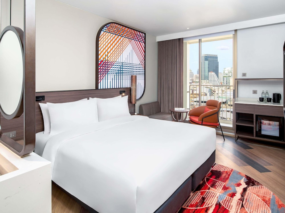 mercure bangkok surawong