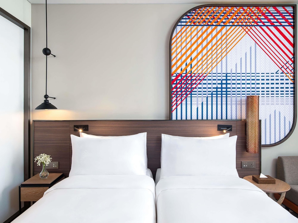 mercure bangkok surawong