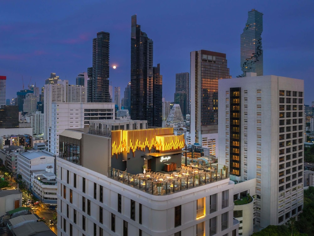 mercure bangkok surawong
