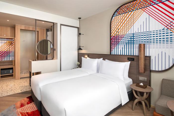 mercure bangkok surawong