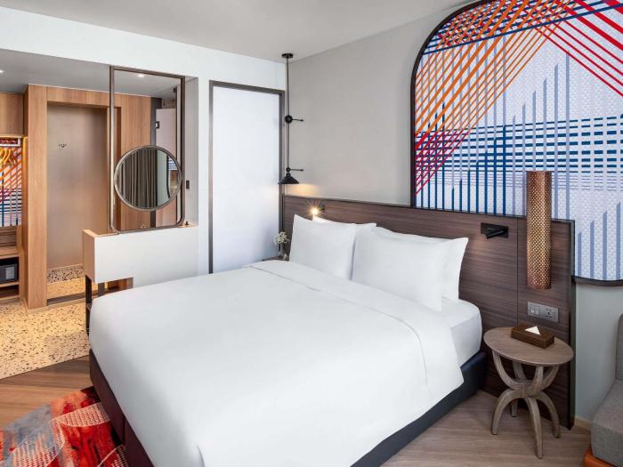 mercure bangkok surawong