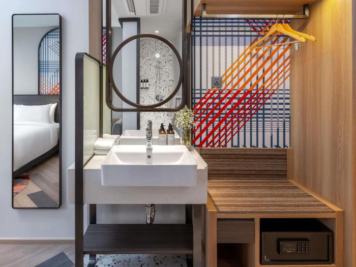 mercure bangkok surawong