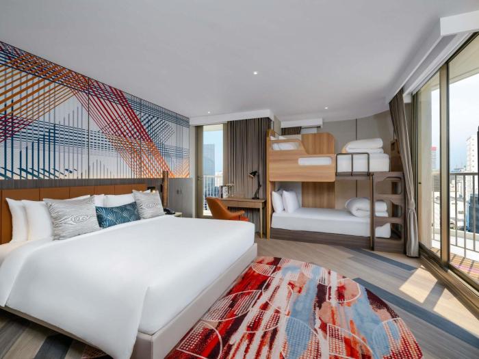 mercure bangkok surawong