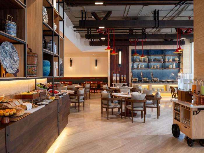 mercure bangkok surawong