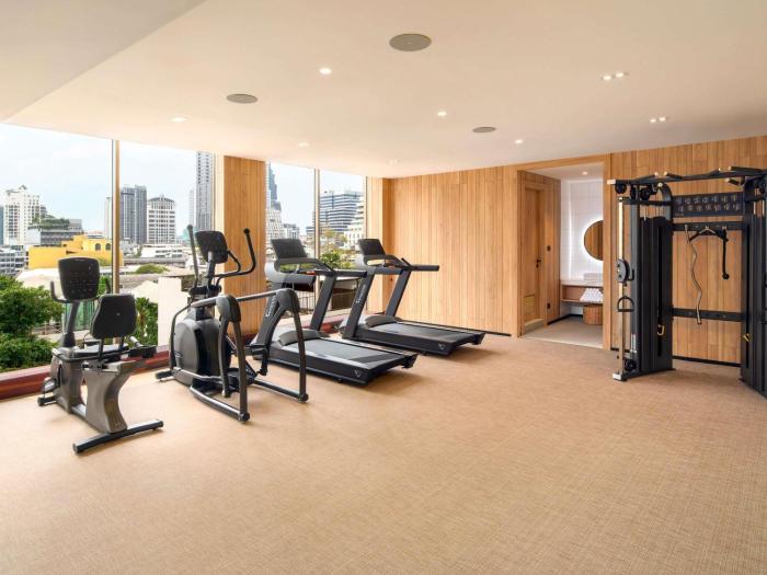 mercure bangkok surawong