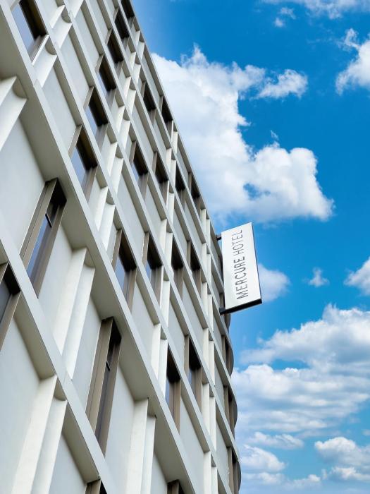 mercure bangkok surawong