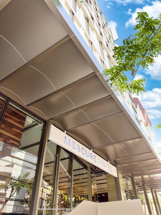 mercure bangkok surawong