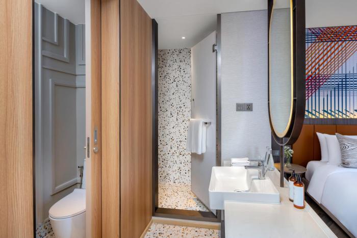 mercure bangkok surawong