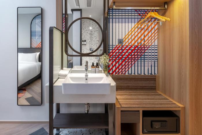 mercure bangkok surawong