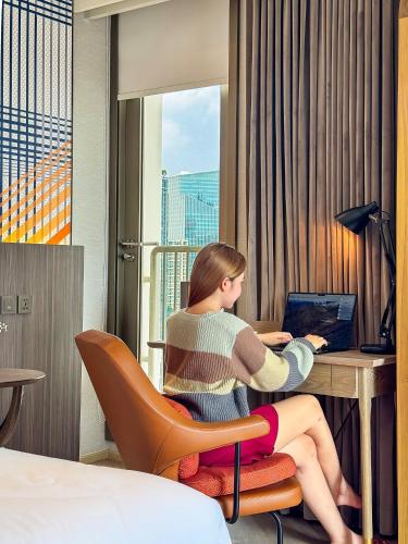 mercure bangkok surawong
