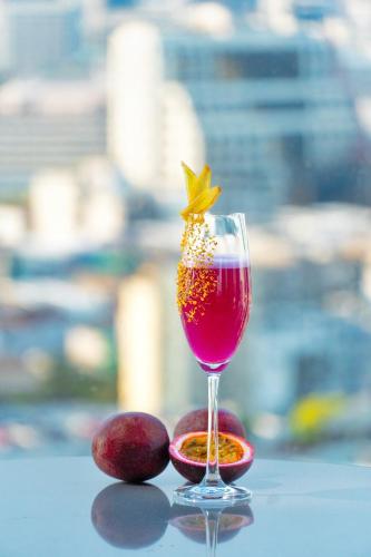 mercure bangkok surawong