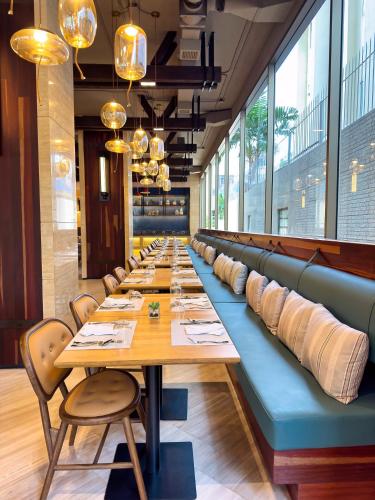 mercure bangkok surawong