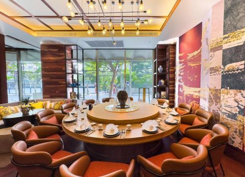 mercure bangkok surawong