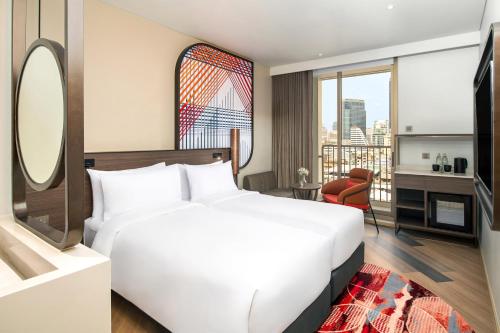 mercure bangkok surawong