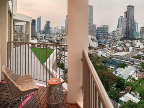 mercure bangkok surawong
