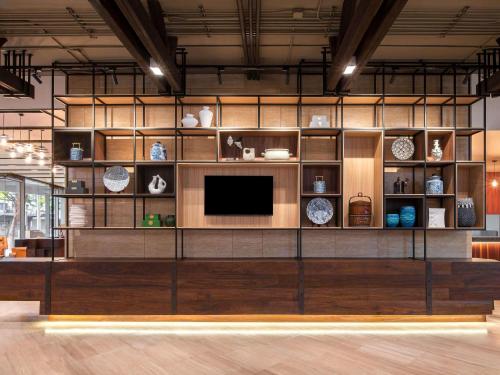 mercure bangkok surawong