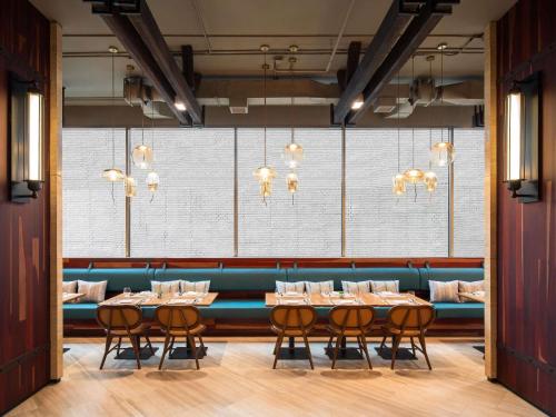 mercure bangkok surawong