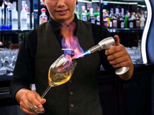 mercure bangkok surawong