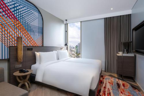 mercure bangkok surawong