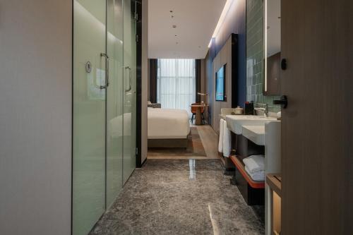 holiday inn express chongqing nanbin road an ihg hotel