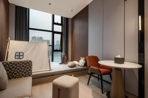 holiday inn express chongqing nanbin road an ihg hotel