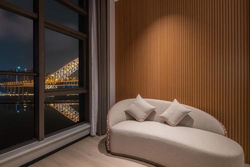 holiday inn express chongqing nanbin road an ihg hotel