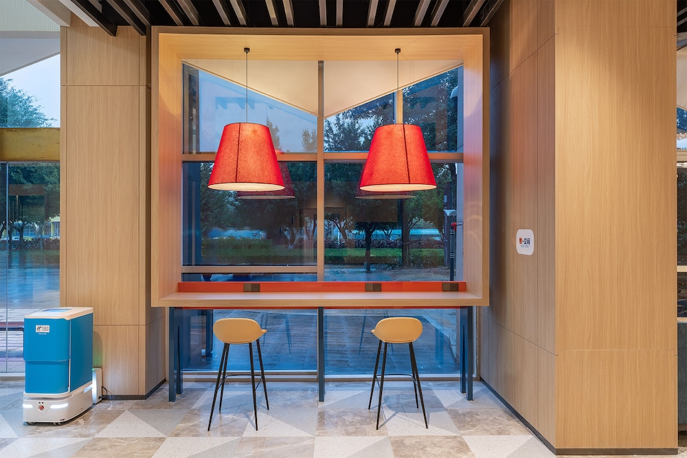 holiday inn express xiamen jimei new town an ihg hotel