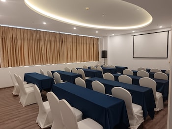 holiday inn express xiamen jimei new town an ihg hotel