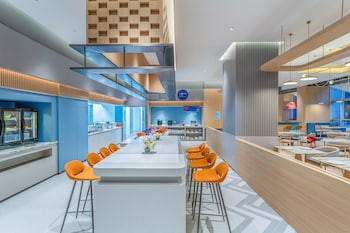 holiday inn express xiamen jimei new town an ihg hotel
