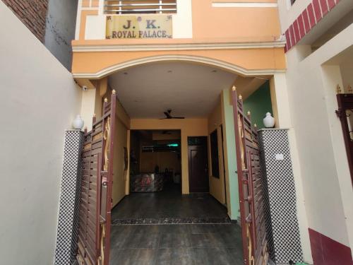 jk royal palace and lodge