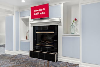 Hometowne Studios Auburn Hills,Michigan>>Auburn Hills,2.5 star