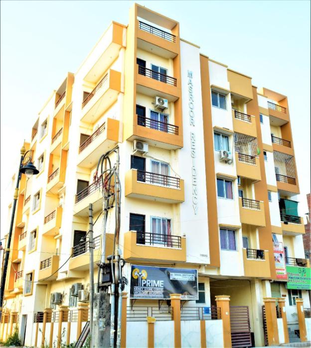 lake view 3bhk furnished flat near kasi vishwanath