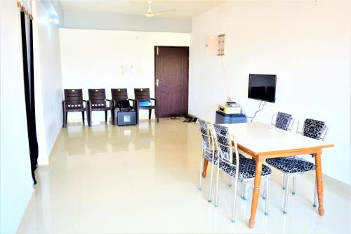 lake view 3bhk furnished flat near kasi vishwanath