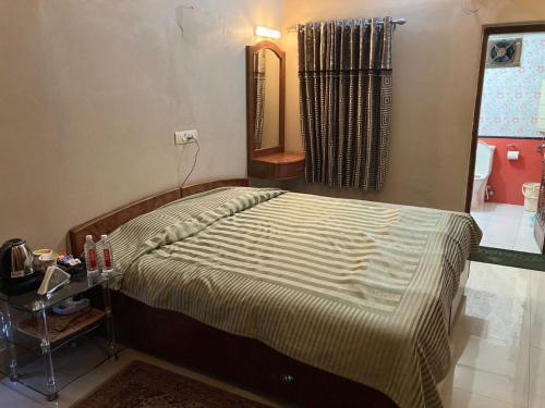 lake view 3bhk furnished flat near kasi vishwanath