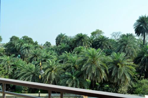 lake view 3bhk furnished flat near kasi vishwanath