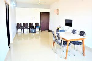lake view 3bhk furnished flat near kasi vishwanath