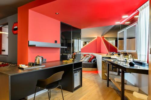 hotel vibra district adults only