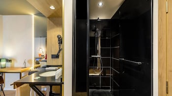 hotel vibra district adults only