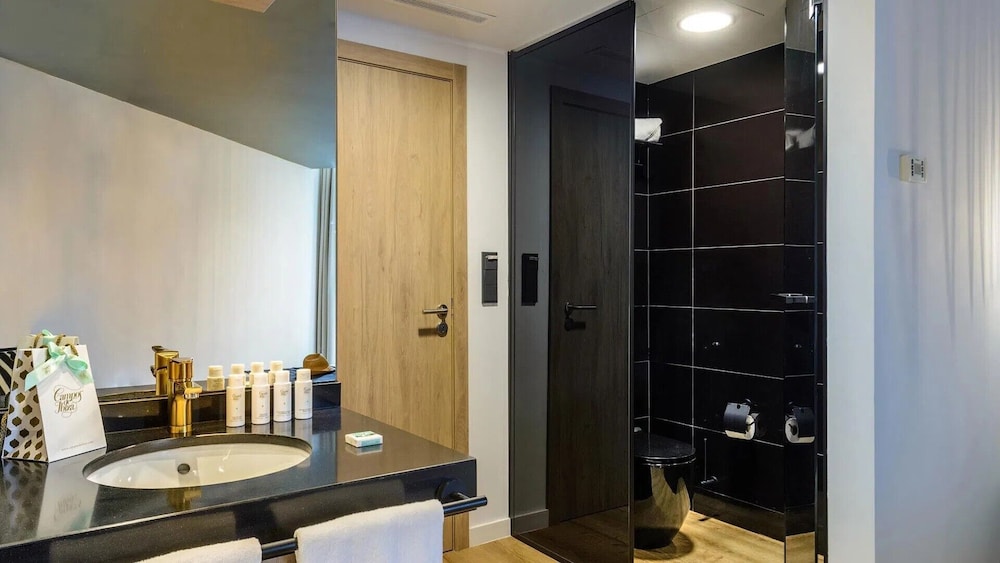 hotel vibra district adults only