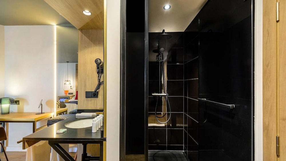 hotel vibra district adults only