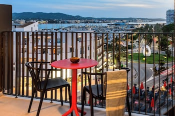 hotel vibra district adults only