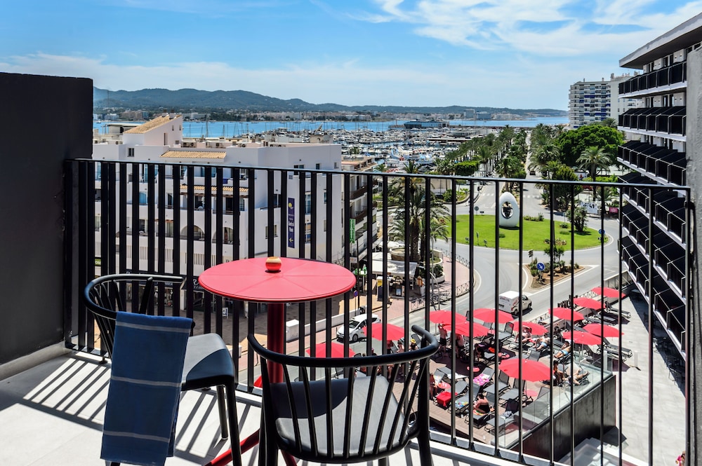 hotel vibra district adults only