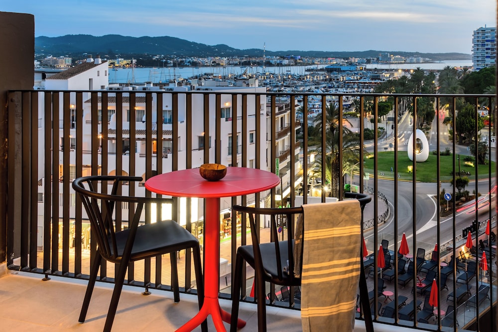 hotel vibra district adults only