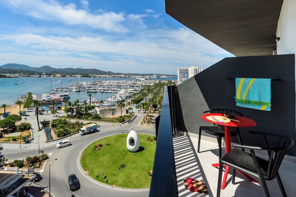 hotel vibra district adults only