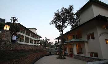 club mahindra mount serene
