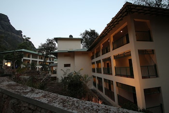 club mahindra mount serene