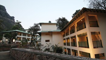 club mahindra mount serene
